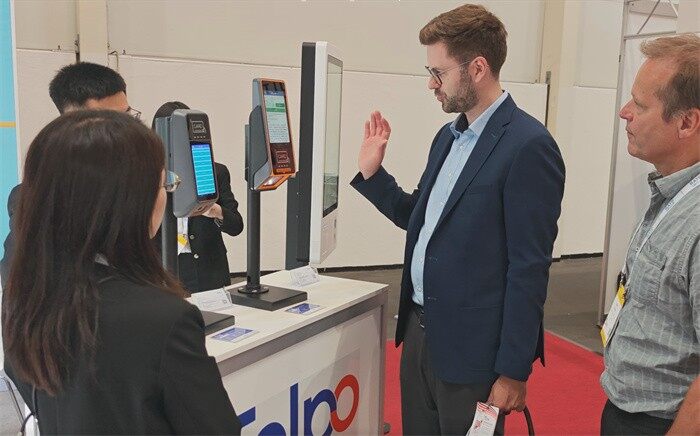 天波展出智能车载终端T20和T10、手持智能终端P9等
